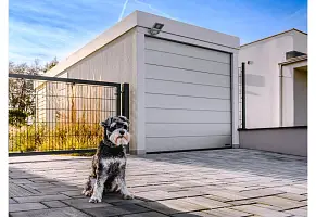 OIKA® Garáž s vraty Hörmann, světlíkem a přístřeškem