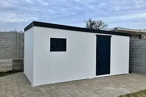 Zahradní domek s dveřmi a oknem