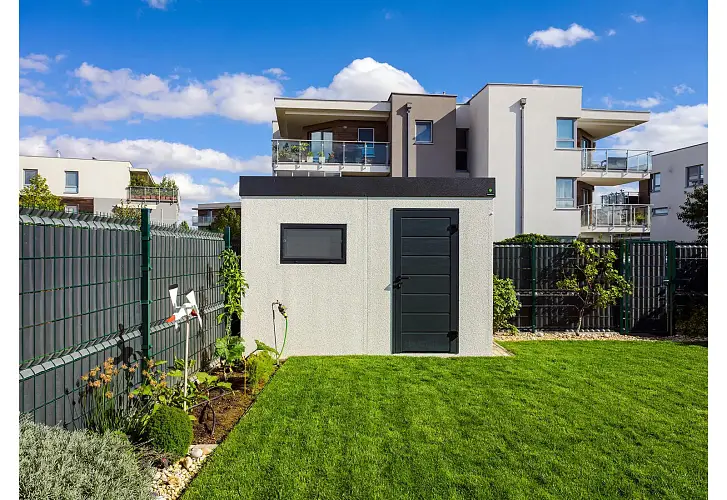 gardeon-zahradni-domek-s-dvermi-hormann-a-oknem-img-gardeon_houses~~ghs_3500_2000~~v2~~1~~sk_6865-se-senec_m7f5813-fd-3 (1).webp