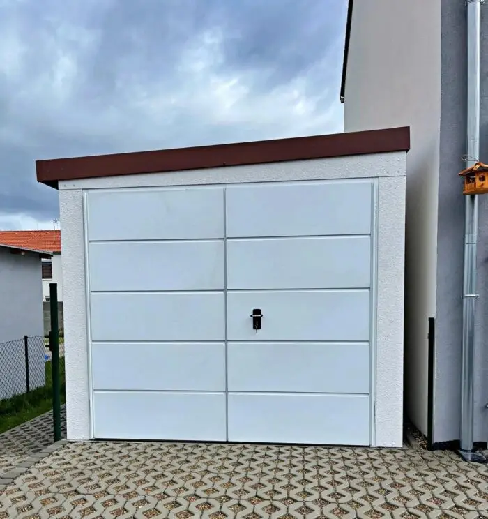 Garáž u&nbsp;rodinného domu 3 x 5 m